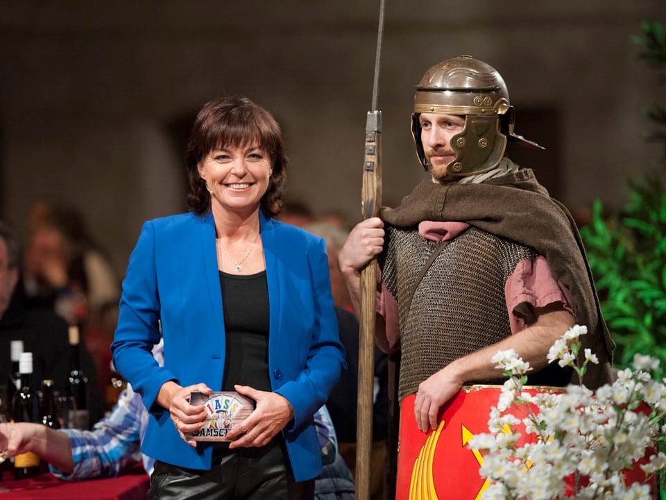 Monika Fasnacht und der Römer in Rüstung