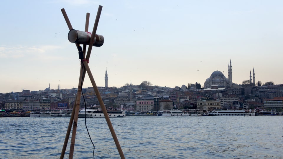 Eine Selbstgebastelte Antenne am Bosporus.