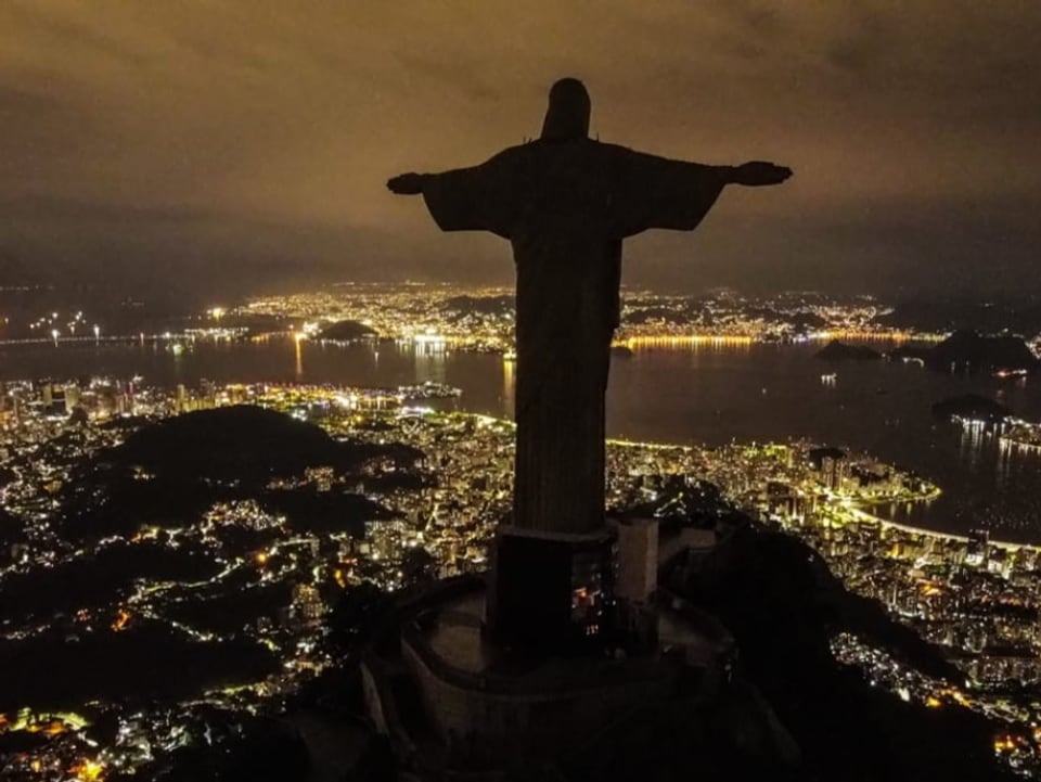 Christus-Statue – Rio de Janeiro im Dunkeln.