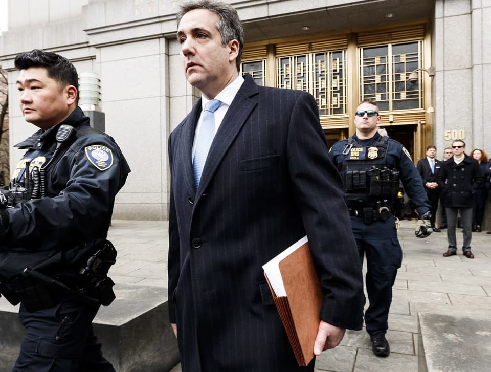 Michael Cohen verlässt das Gerichtsgebäude nach der Urteilsverkündung.
