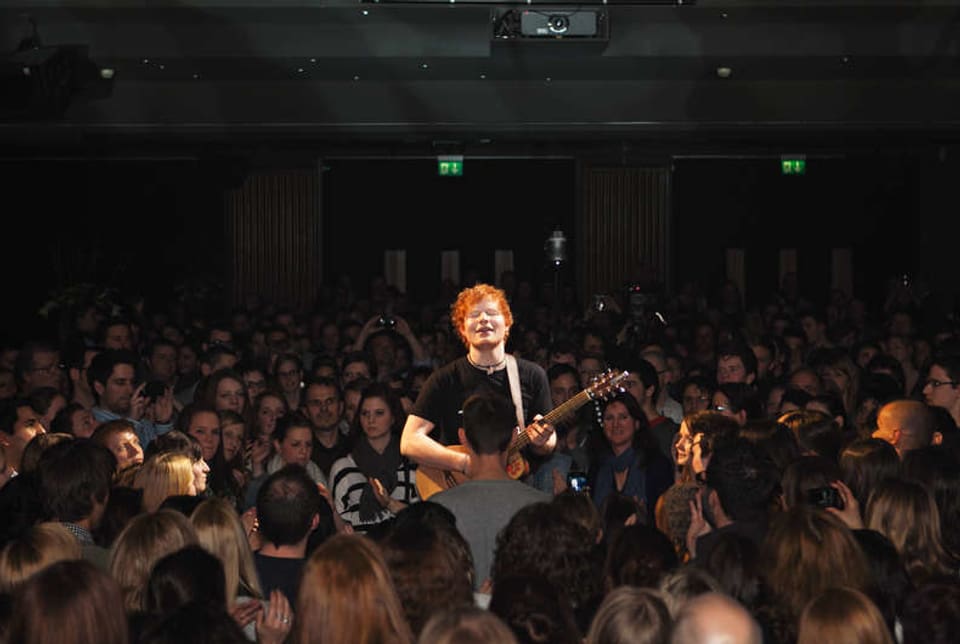 Die Zugabe «Guding Light» spielte Ed Sheeran im Zuschauerraum. 