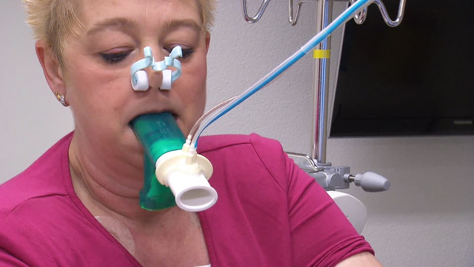 Die Patientin beim Lungenbelastungstest.