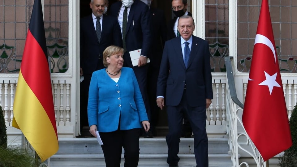 Zu sehen Kanzlerin Merkel und der türkische Präsident Erdogan