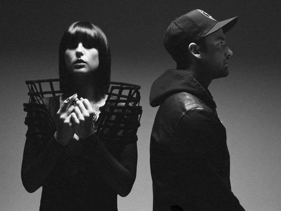 PHANTOGRAM - Das sagten wir im Januar: Schon seit ihrem Debutalbum und den darauf folgenden Tourneen sind Phantogram ein fester Begriff in Indie-Kreisen. Sarah Barthel und Josh Carter verbinden alles, was das Musikherz begehrt: Knackige Beats, Gitarrenriffs, Elektro und Sexappeal. Ihr zweites Album «Voices» wird sie 2014 weiter nach vorne katapultieren.