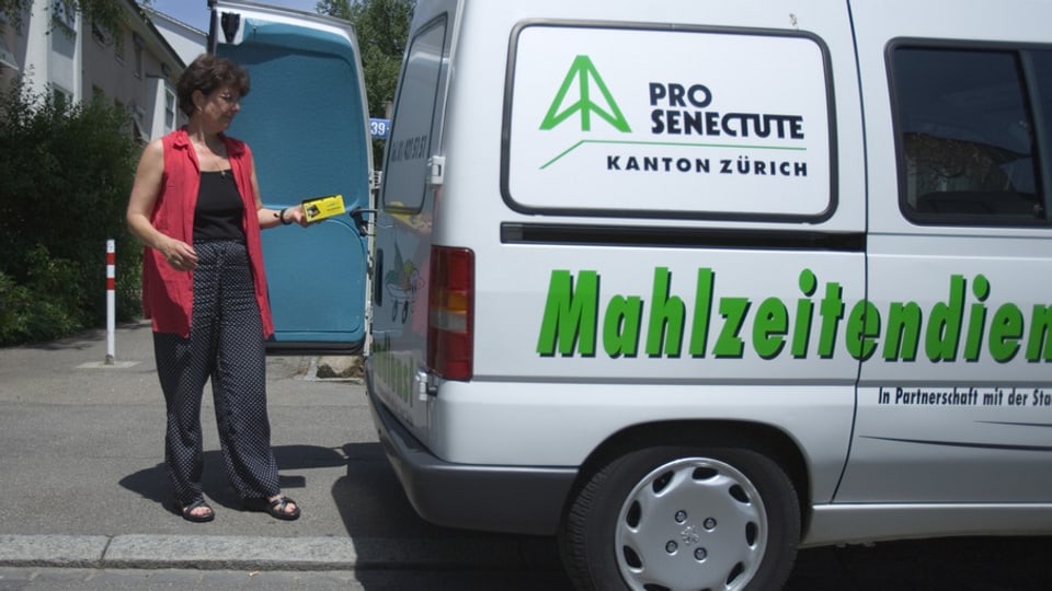 Fahrzeug des Pro Senectute-Mahlzeitendienstes in Zürich