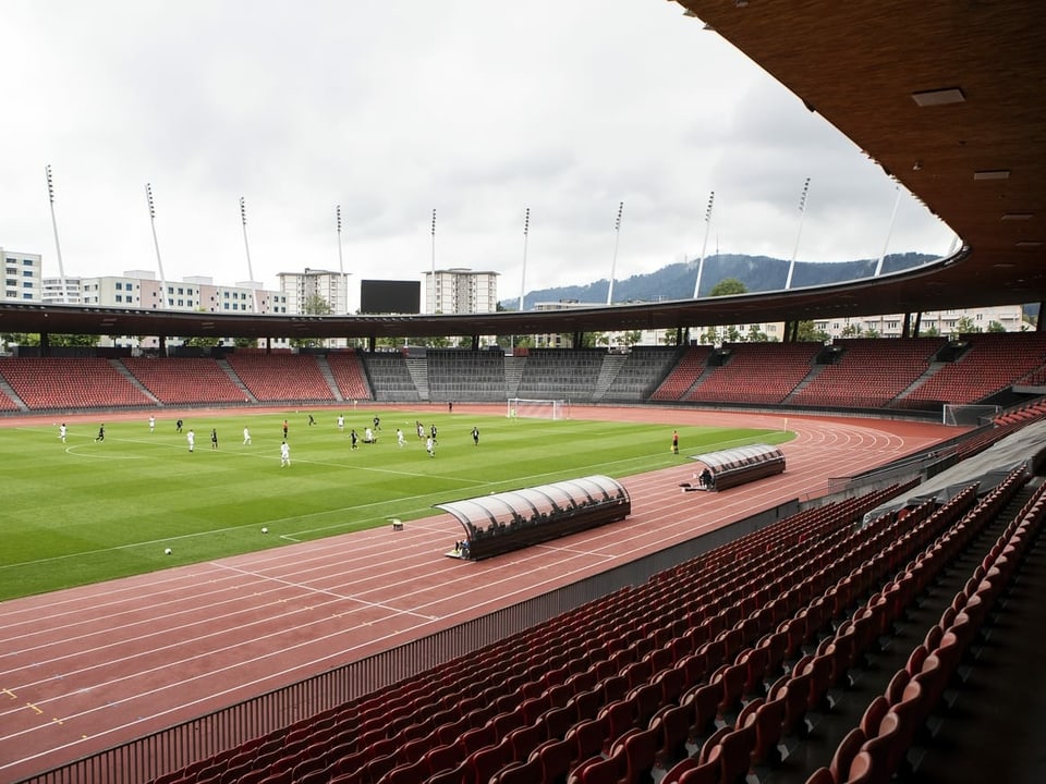 Leeres Letzigrund-Stadion.