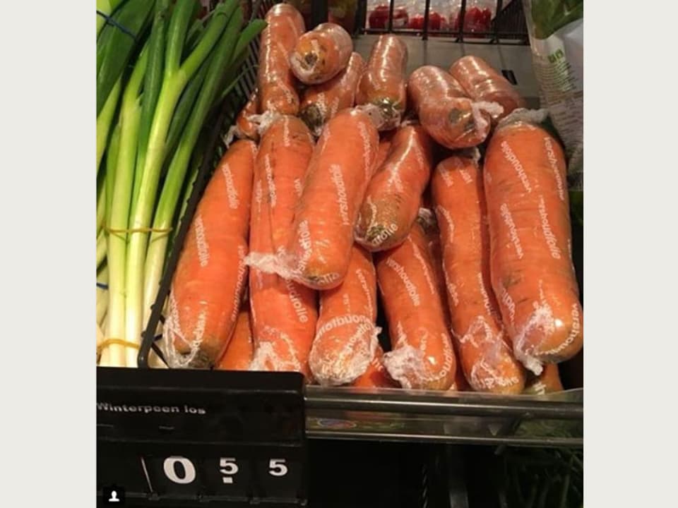 Karotten einzeln in Plastik verpackt.