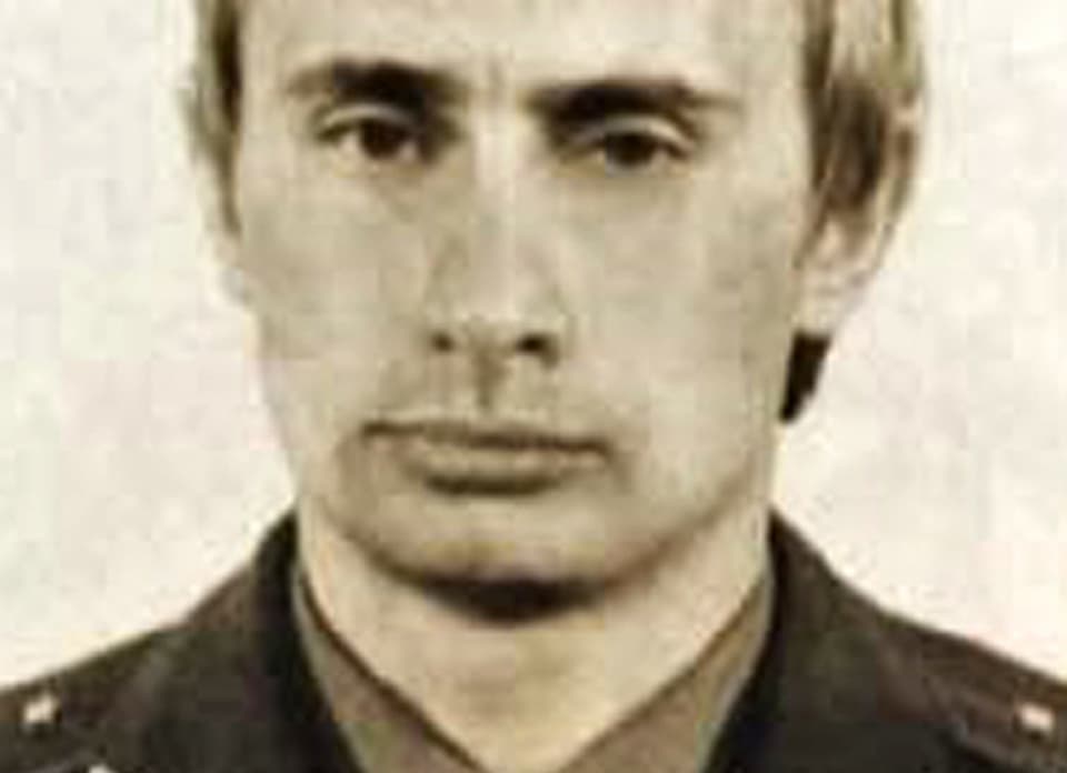 Wladimir Putin 1980. Iin KGB-Uniform.