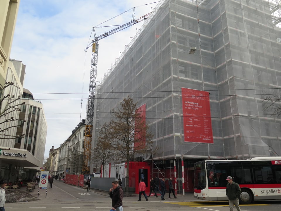 Das Raiffeisen Gebäude in St. Gallen wird saniert. 