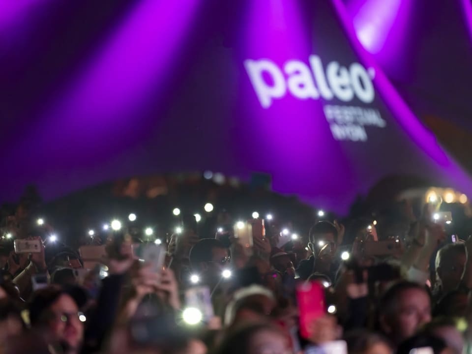 Paléo Bühne mit viel Publikum.