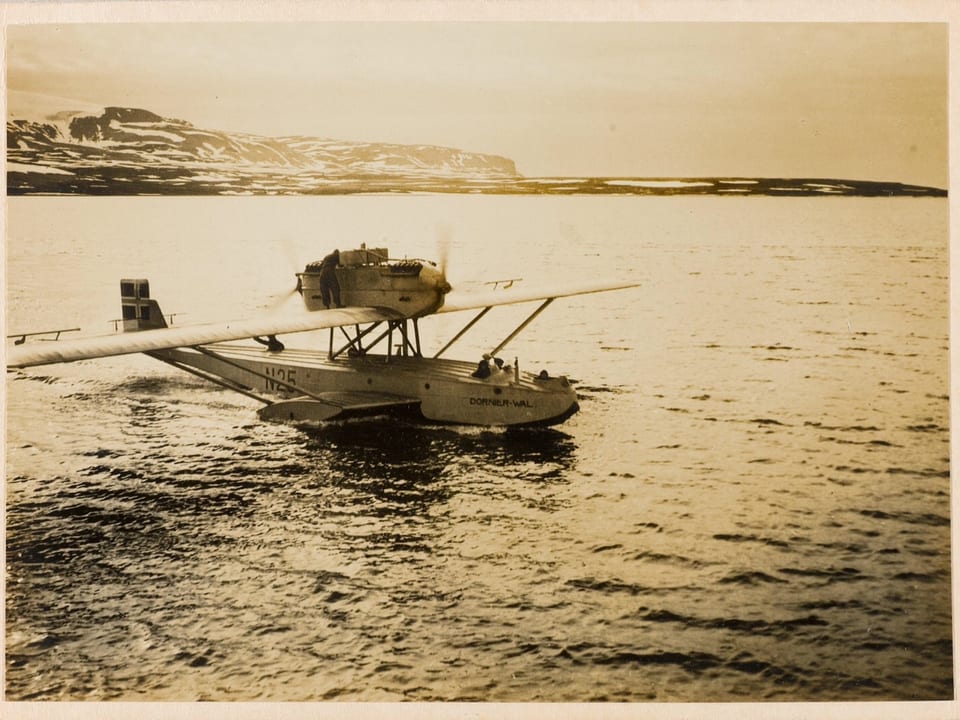 Schwarzweissbild eines Wasserflugzeuges