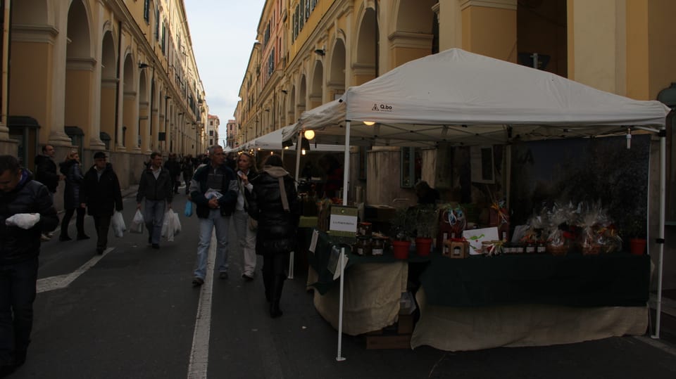Olivenmesse Olioliva in der ligurischen Hafenstadt Imperia