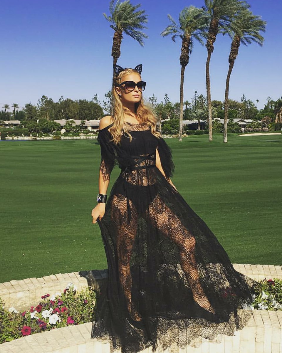 Paris Hilton im durchsichtigen Ballkleid