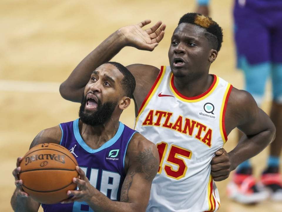 Zeigte einen starken Auftritt Clint Capela (hinten).