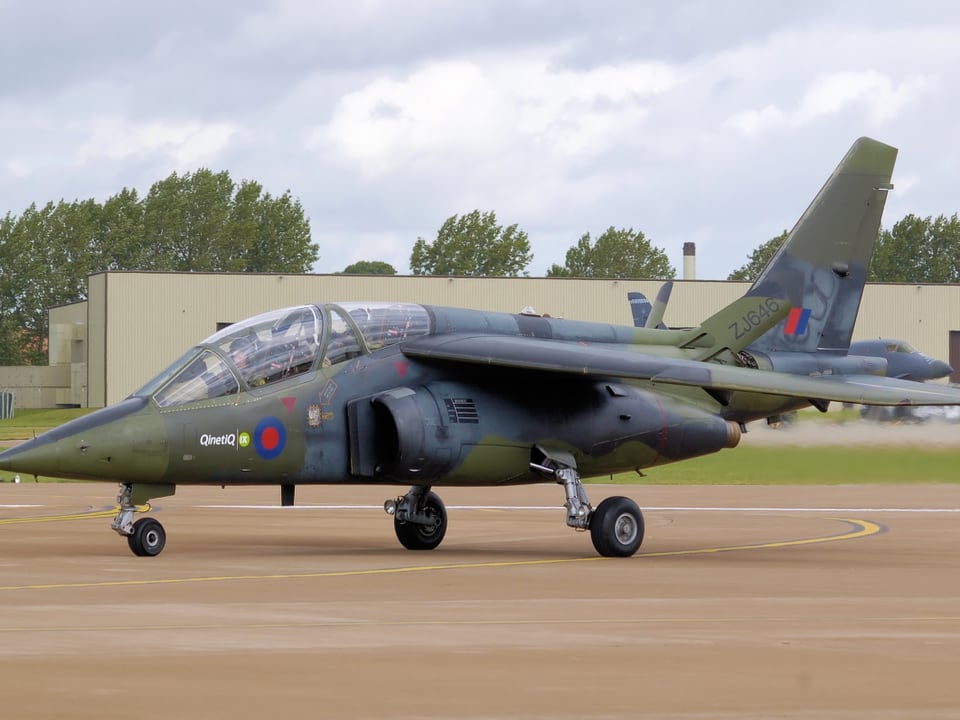 Ein Alpha Jet der Royal Air Force auf dem Flugplatz von Gloucestershire in England.