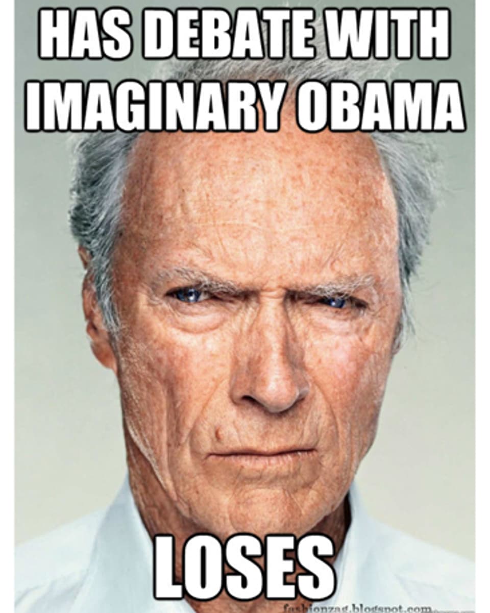 Clint Eastwood guckt ziemlich grimmig.