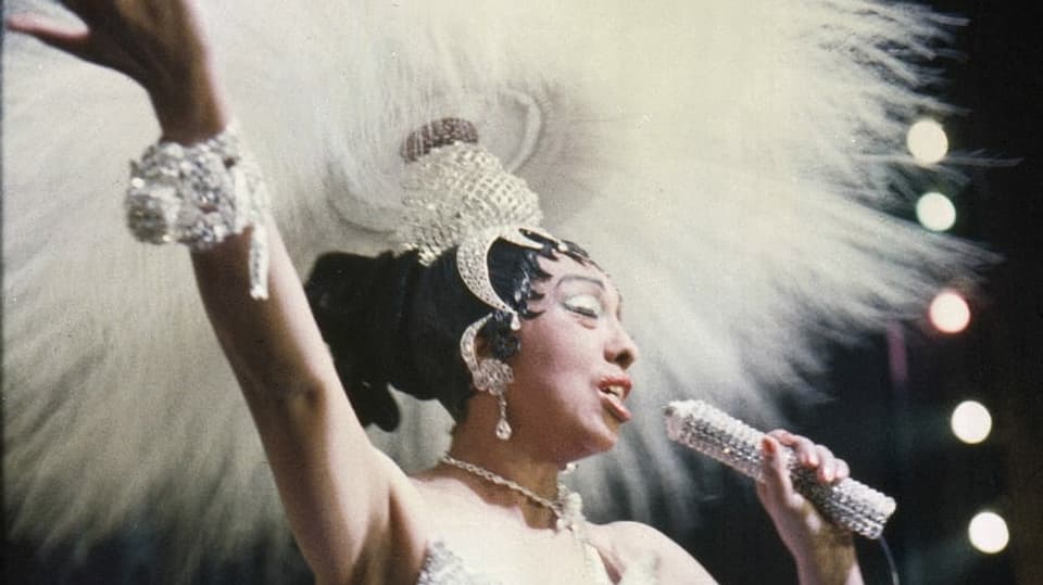 Josephine Baker 1957 in Paris bei einem Auftritt.