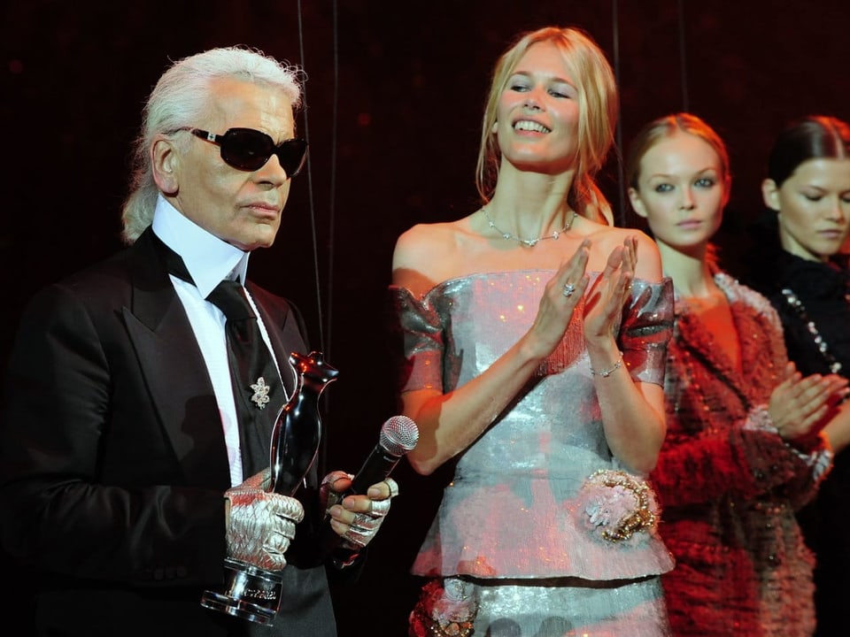 Karl Lagerfeld und Claudia Schiffer bei der Verleihung des «Elle Fashion Star» im Juli 2008.