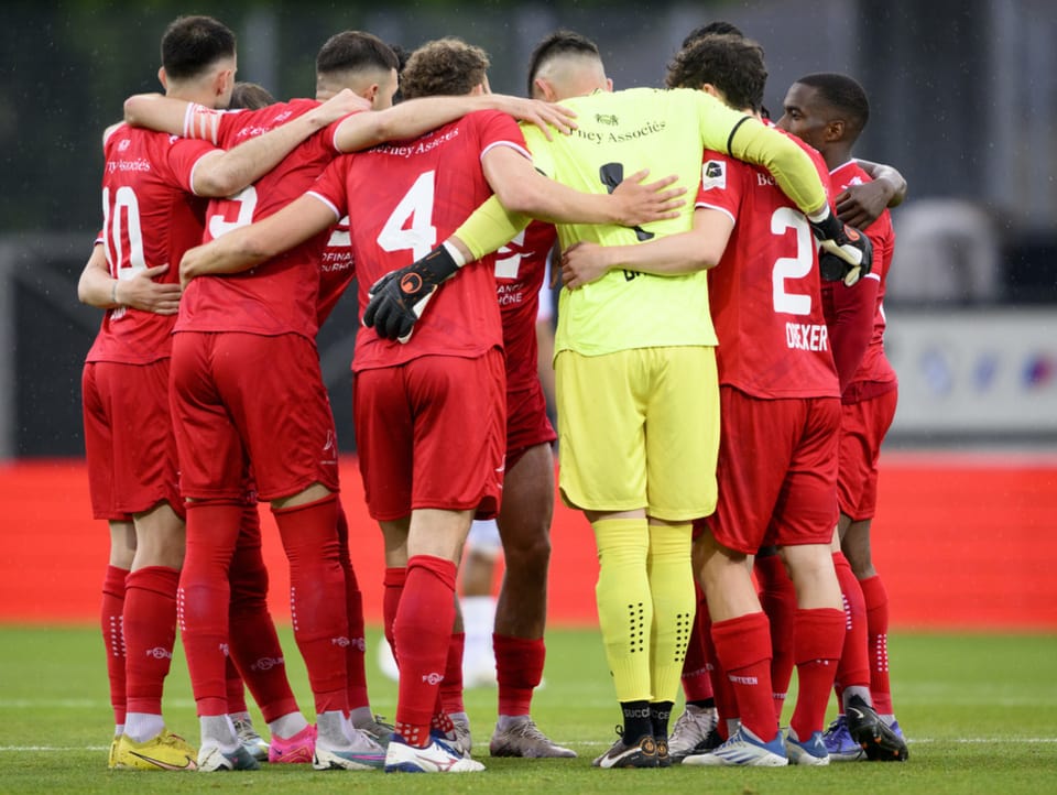 Das Team von Stade Lausanne-Ouchy bildet einen Kreis