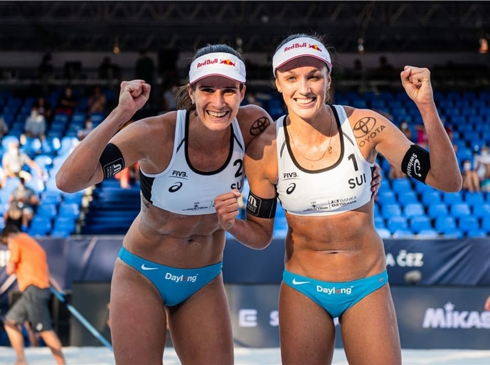 Joana Heidrich und Anouk Vergé-Dépré freuen sich.