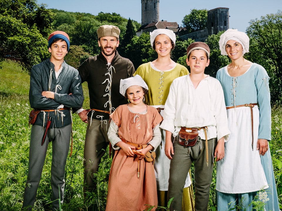 Familie Dietschi in mittelalterlicher Kleidung