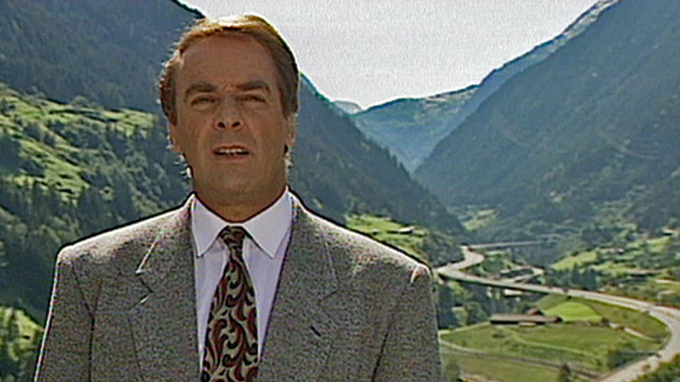 Adolf Ogi in Wassen, im Hintergrund die Autobahn (1992)