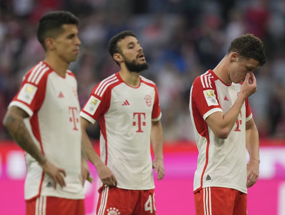 Grenzenlose Enttäuschung in den Gesichtern der Bayern-Spieler nach der Pleite gegen Leipzig.