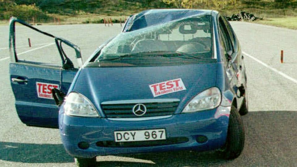Zerstörte Mercedes-A-Klasse nach Elchtest 1997