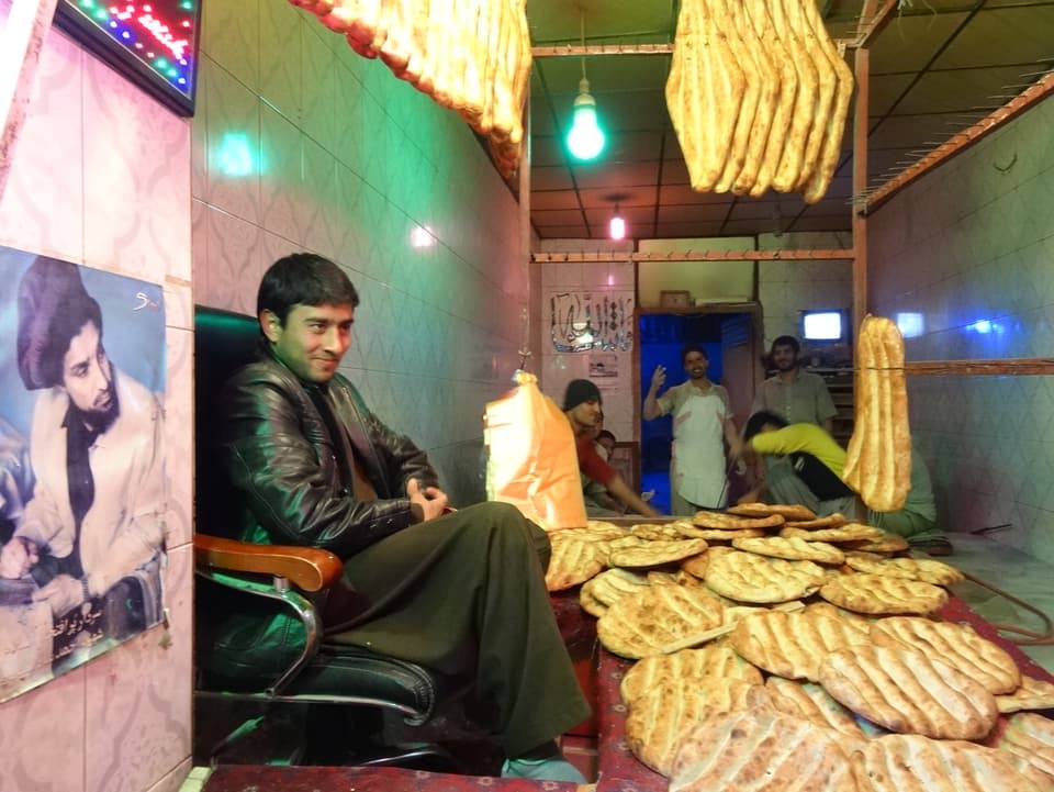 Brotverkäufer Nawruz in seiner Bäckerei in Kabul. 