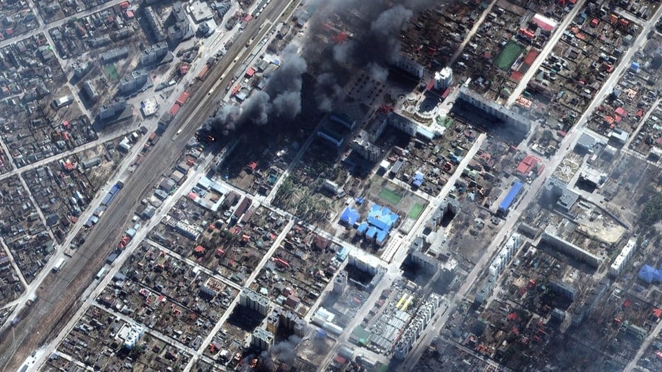 Satellitenaufnahmen belegen den Beschuss von Irpin, einer Stadt in der Nähe von Kiew.