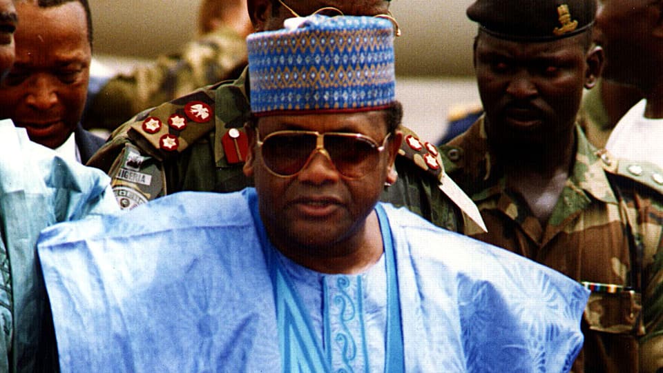 Sani Abacha in traditioneller Kleidung.