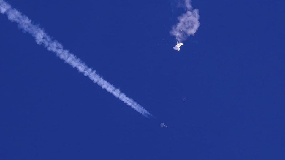 Ein US-Kampfjet hat den mutmasslichen chinesischen Spionageballon abgeschossen.
