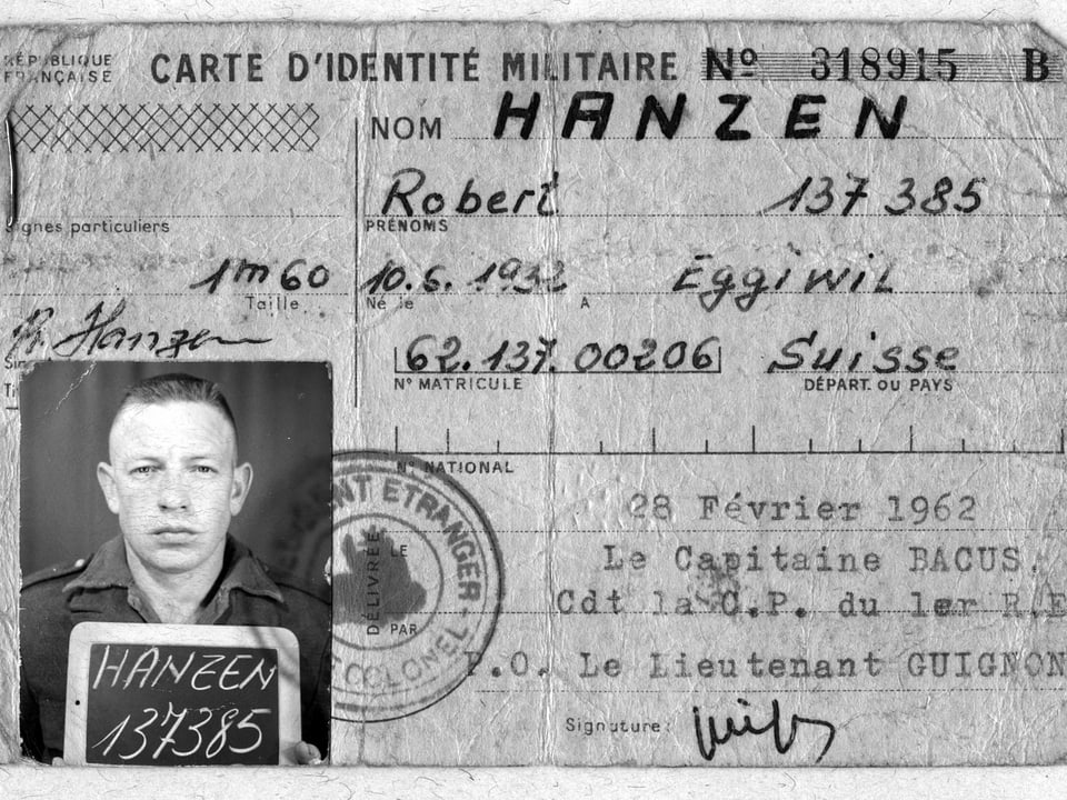 Foto eines Ausweises: "Carte di'identité militaire" mit Foto eines jungen Mannes in Uniform.