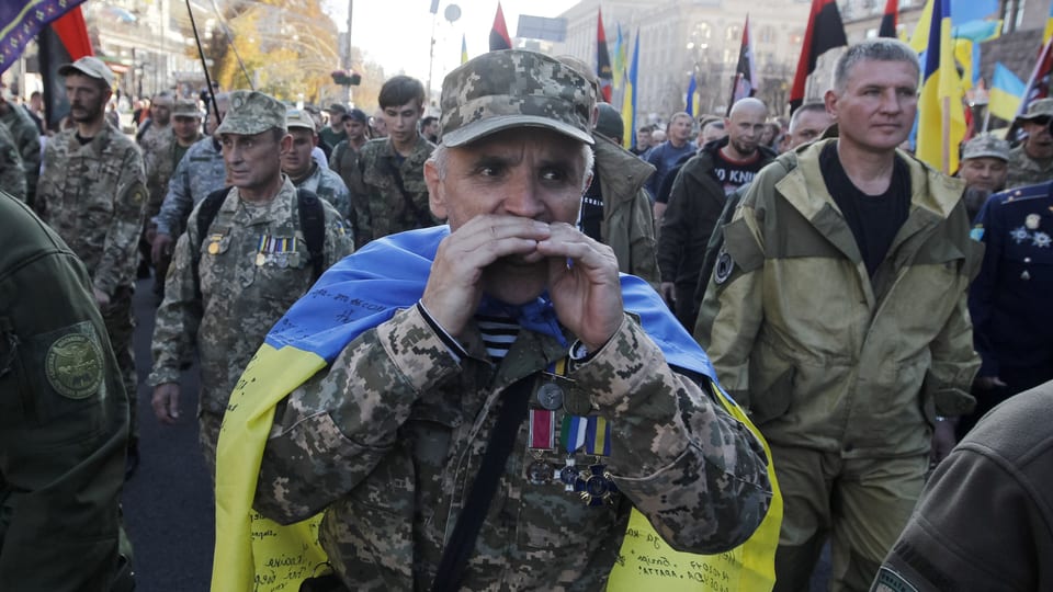 Rechte Kreise in der Ukraine protestieren gegen Donbass-Kompromiss
