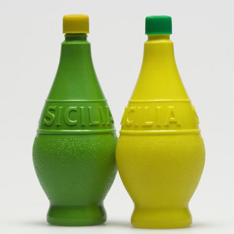 Plastikflaschen von des Zitronensaftherstellers Silica. 