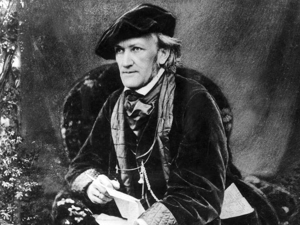 Historical photo: Richard Wagner poses in a magnificent armchair.
