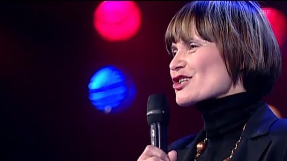 Micheline Calmy-Rey singt fürs TV-Publikum.