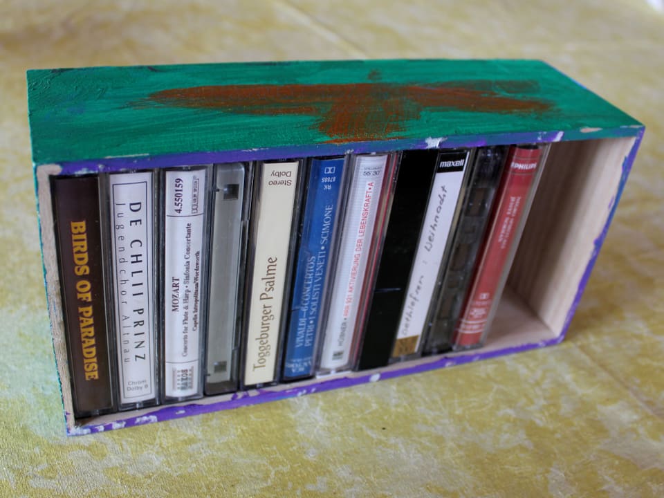 Musikkassetten in Kosmetiktücher-Box.