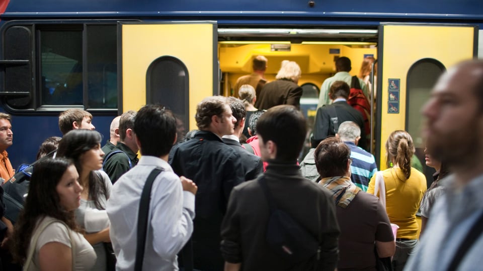 Fünf Vorschläge gegen überfüllte Züge und Busse