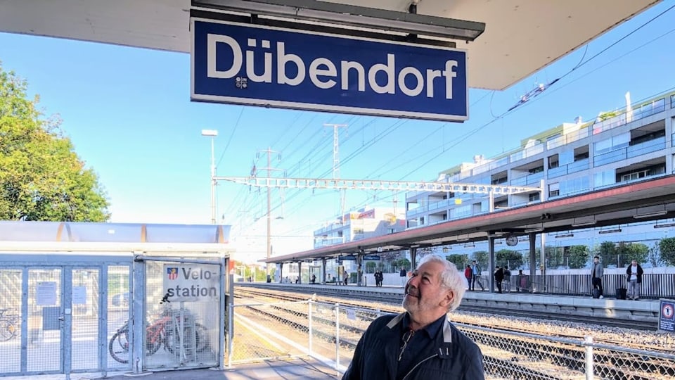 Alex Eugster am Bahnhof Dübendorf