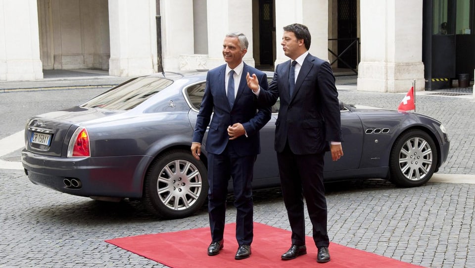 Ankunft von Didier Burkhalter. er und Matteo Renzi begrüssen sich