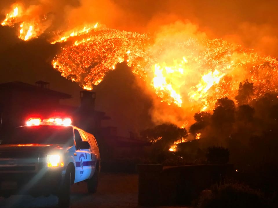 Polizeiwagen im Thomas Fire 2017