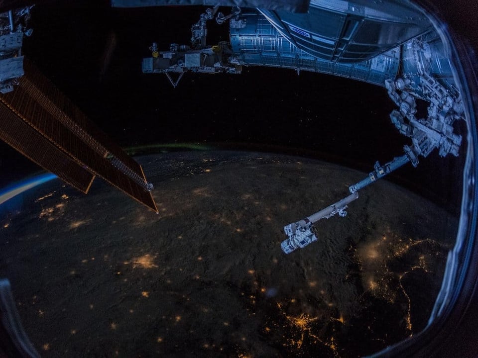 Blick aus der ISS auf Deutschland bei Nacht