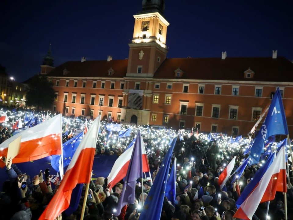 Der Schlossplatz von Warschau in den Händen der EU-Befürworter.