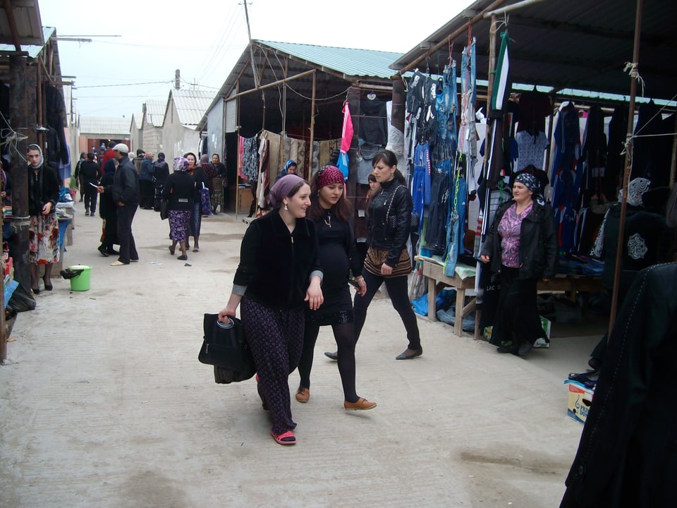 Marktszene in einem Dorf von Dagestan.