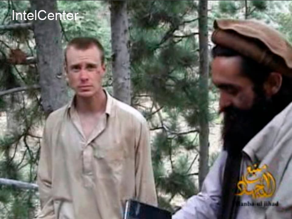Bergdahl mit einem Taliban-Kämpfer