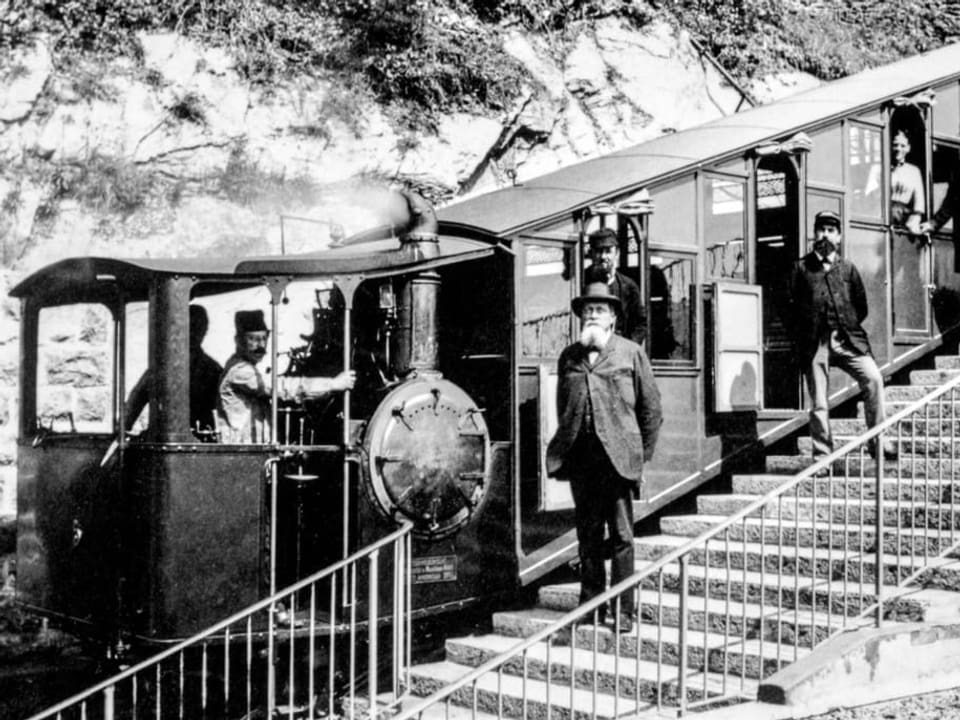 Mit Volldampf dem Gipfel entgegen Talstation der Zahnradbahn auf den Pilatus im frühen 20. Jahrhundert.