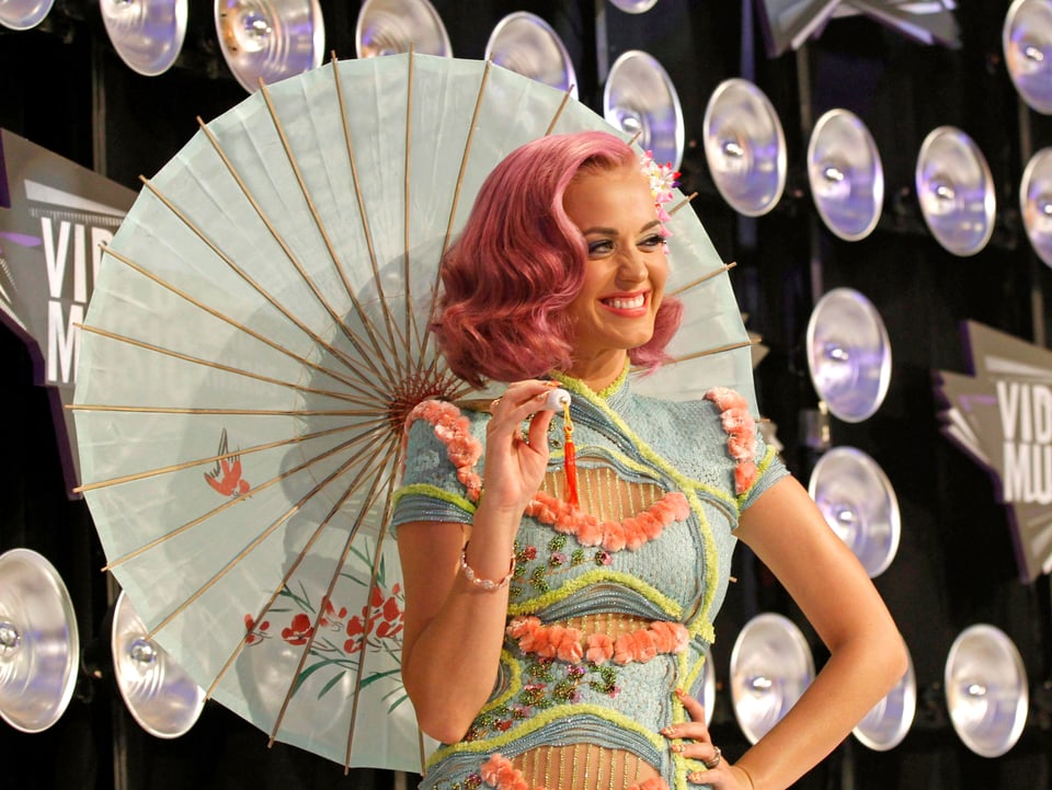 Katy Perry in japanischem Outfit.