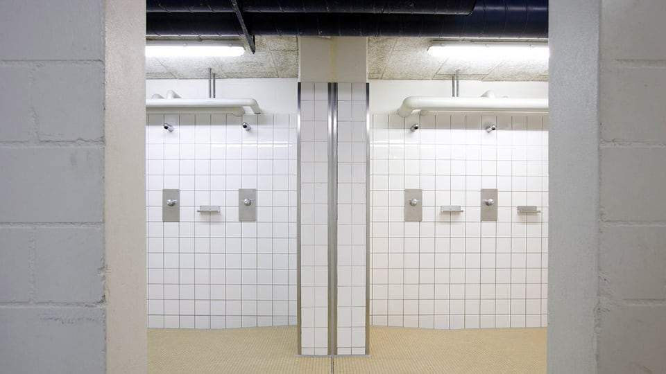 Duschanlage im Garderoben-Bereich der Klotener Kolping Arena.