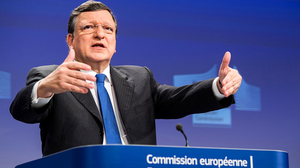 EU-Kommissionspräsident José Manuel Barroso gestikulierend an der Medienkonferenz.